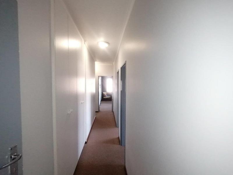 5 Bedroom Property for Sale in Fraaiuitsig Western Cape